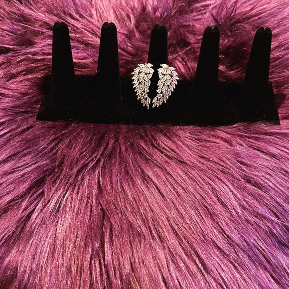 New! Wings Statement Ring - Picture 3 of 5